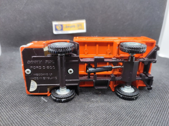 CAMION FORD D800 BENNE BASCULANTE - DINKY TOYS GB - N° 438 - 1/43 | Ford D800 Benne Basculante - 438 |