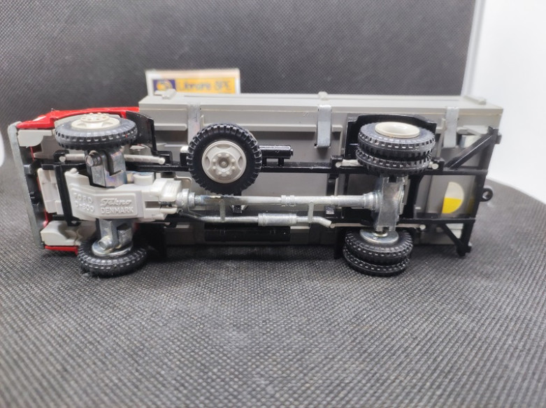 CAMION FORD D800 PLATEAU RIDELLE GRIS - TEKNO - N° 914 - 1/43 | Ford D800 Plateau Ridelle Gris  - 914 |