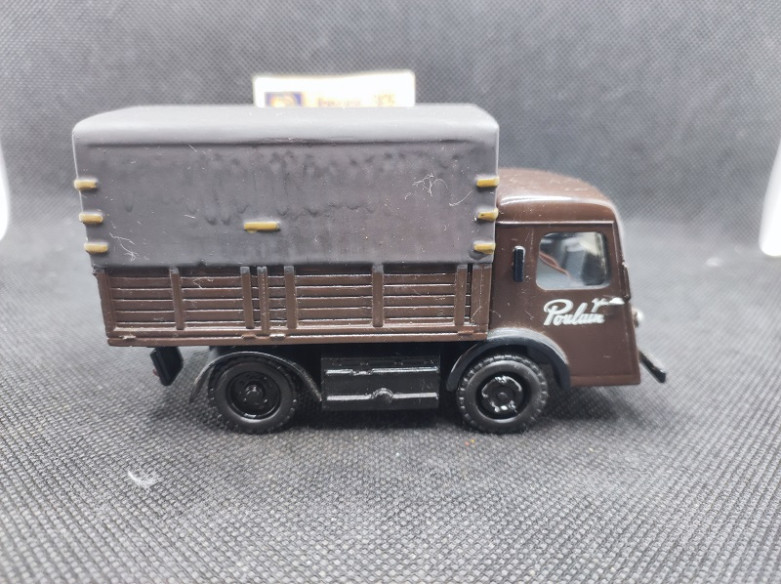 CAMION SOVEL PLATEAU A RIDELLE BACHE "POULAIN" - MINITRUCKS - N° 105 - 1/50 | Sovel Plateau à ridelle bâché Poulain - 105 |