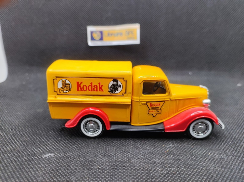 FORD V8 PICK UP KODAK - SOLIDO - 1/43 | Ford V8 pick-up Kodak |