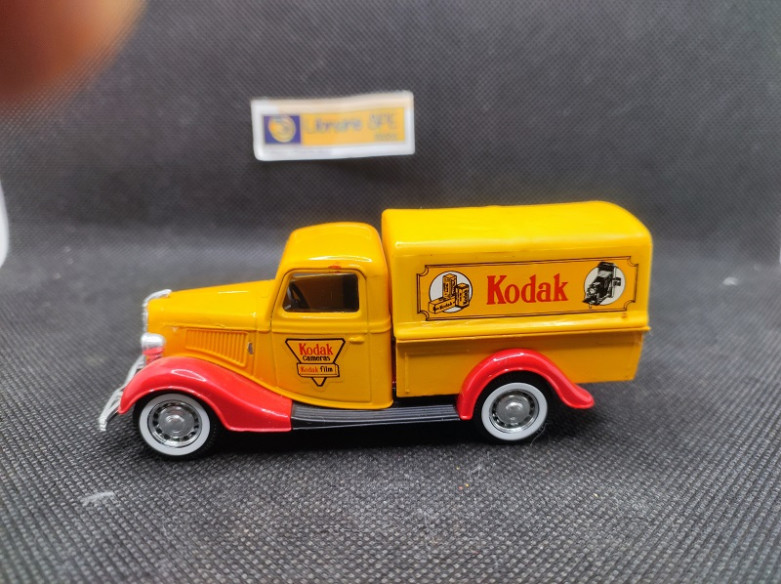 FORD V8 PICK UP KODAK - SOLIDO - 1/43 | Ford V8 pick-up Kodak |