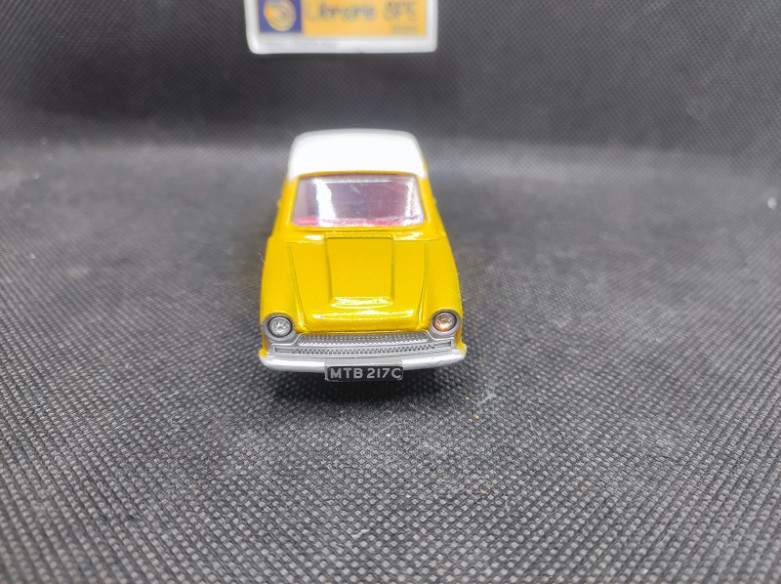 FORD CORTINA - DINKY TOYS GB - N° 133 - 1/43 | Ford Cortina - 133 |