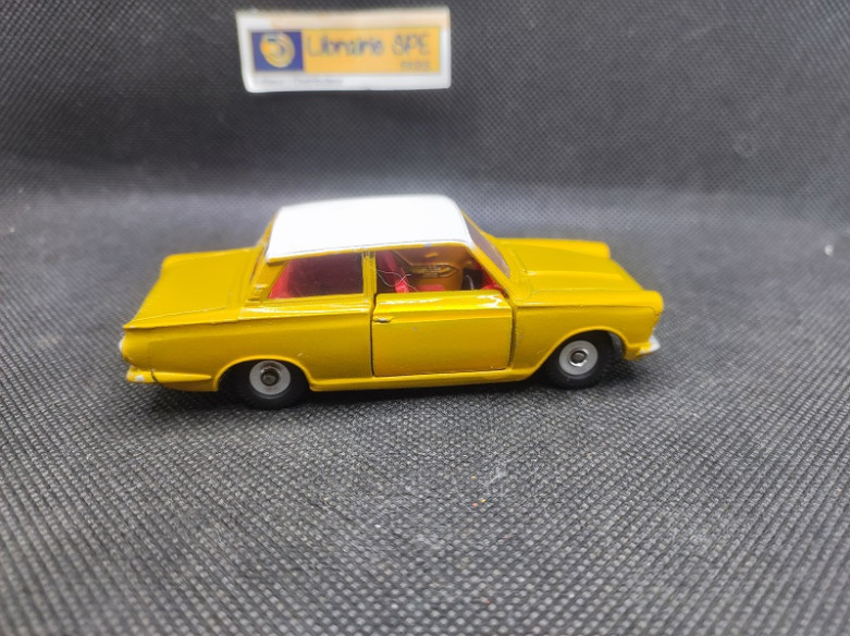 FORD CORTINA - DINKY TOYS GB - N° 133 - 1/43 | Ford Cortina - 133 |