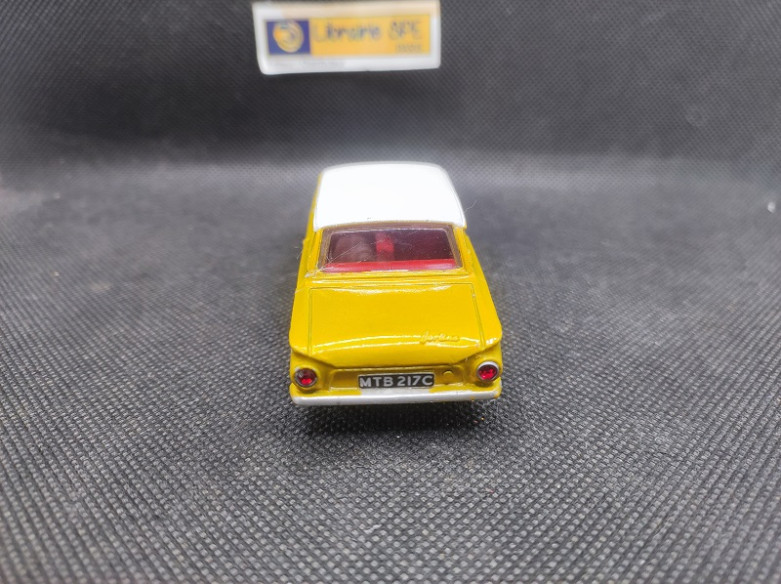 FORD CORTINA - DINKY TOYS GB - N° 133 - 1/43 | Ford Cortina - 133 |
