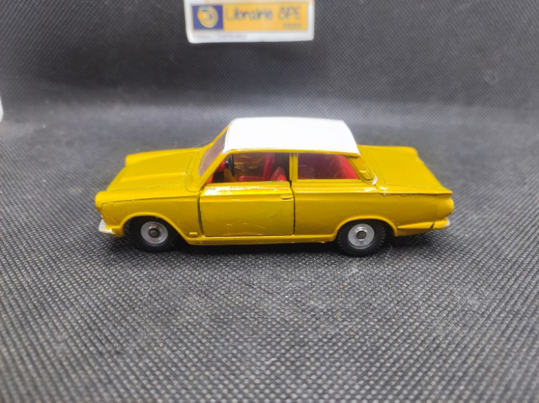 FORD CORTINA - DINKY TOYS GB - N° 133 - 1/43 | Ford Cortina - 133 |