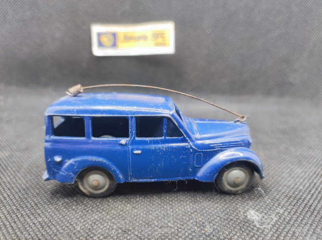 RENAULT JUVAQUATRE 300 KGS GENDARMERIE - CIJ - 3-69 - 1/43 | Renault Juvaquatre 300 Kgs Gendarmerie - 3-69 |