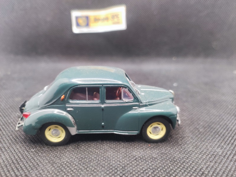 RENAULT 4 CV BERLINE GRAND LUXE TYPE R1060 1950 - ELIGOR - N° 6 - 1/43 | Renault 4 CV Berline Grand Luxe Type R1060 1950  - 6 |