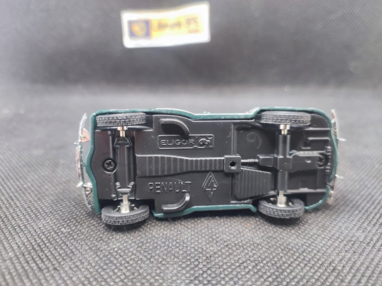 RENAULT 4 CV BERLINE GRAND LUXE TYPE R1060 1950 - ELIGOR - N° 6 - 1/43 | Renault 4 CV Berline Grand Luxe Type R1060 1950  - 6 |
