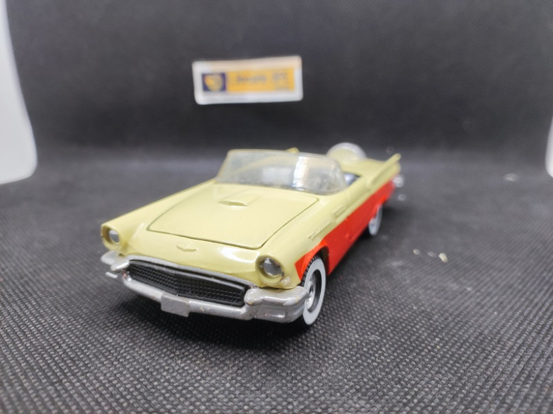 FORD THUNDERBIRD - CORGI - N° 810 - 1/36 | Ford Thunderbird - 810 |