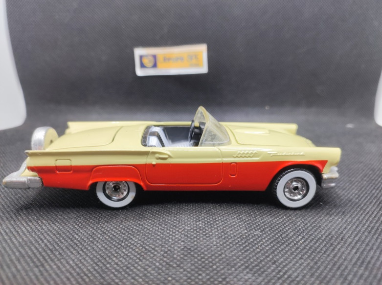 FORD THUNDERBIRD - CORGI - N° 810 - 1/36 | Ford Thunderbird - 810 |
