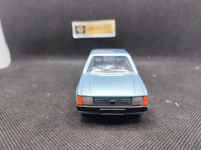 FORD ESCORT 1.3 GL - CORGI - N° 334 - 1/36 | Ford Escort 1.3 GL - 334 |