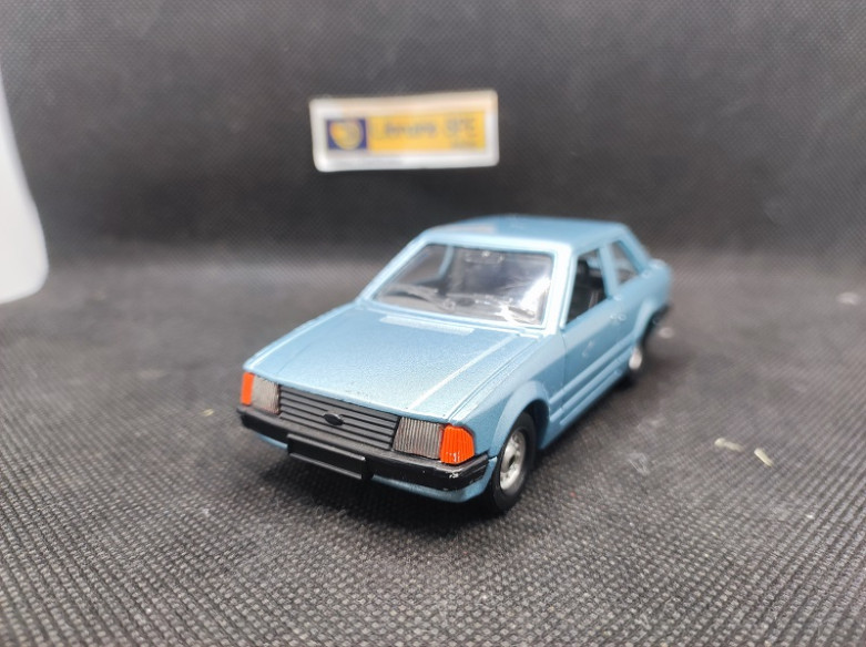 FORD ESCORT 1.3 GL - CORGI - N° 334 - 1/36 | Ford Escort 1.3 GL - 334 |