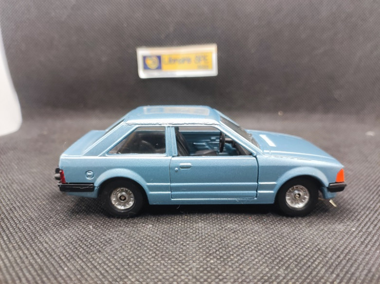 FORD ESCORT 1.3 GL - CORGI - N° 334 - 1/36 | Ford Escort 1.3 GL - 334 |