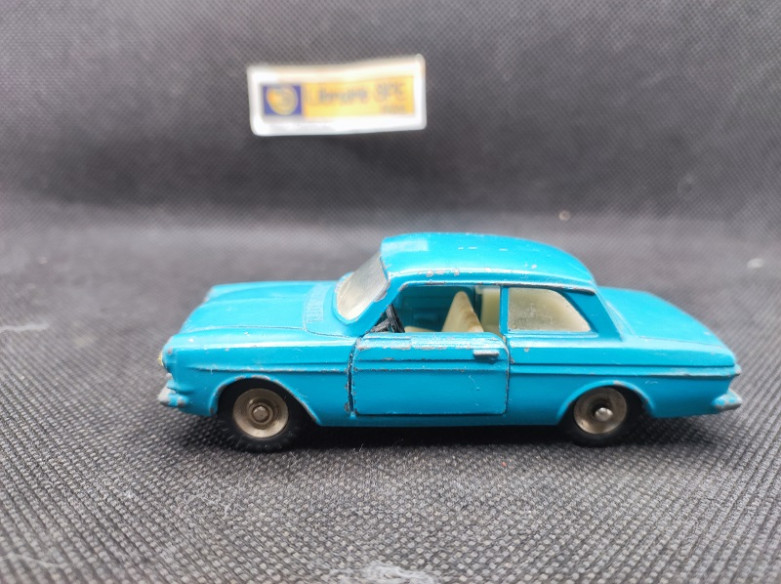 FORD TAUNUS 12 M - DINKY TOYS FR - N° 538 - 1/43 | Ford Taunus 12 M - 538 |