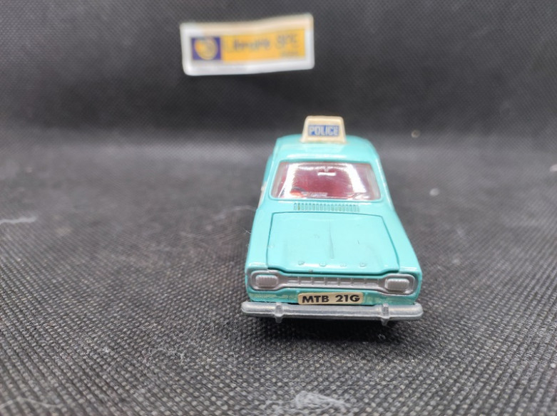 FORD ESCORT PANDA POLICE CAR - DINKY TOYS GB - N° 270 - 1/43 | Ford Escort Panda Police Car - 270 |