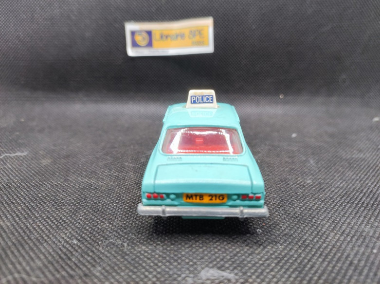 FORD ESCORT PANDA POLICE CAR - DINKY TOYS GB - N° 270 - 1/43 | Ford Escort Panda Police Car - 270 |