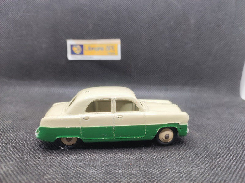 FORD ZEPHYR SALOON - DINKY TOYS GB - N° 162 - 1/43 | Ford Zephyr Saloon - 162 |