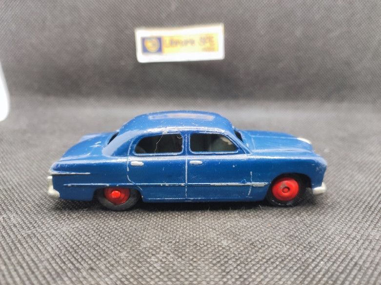 FORD FORDOR SEDAN - DINKY TOYS GB - N° 139A - 1/43 | Ford Fordor Sedan - 139A |