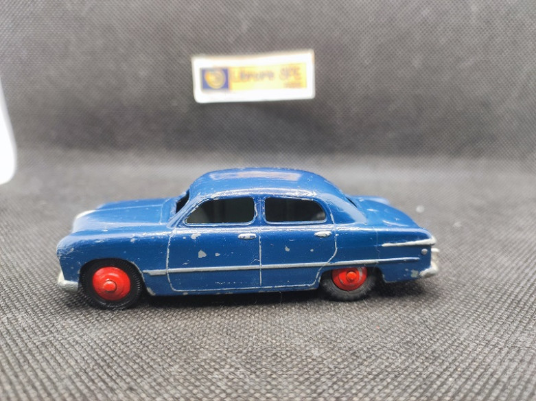 FORD FORDOR SEDAN - DINKY TOYS GB - N° 139A - 1/43 | Ford Fordor Sedan - 139A |