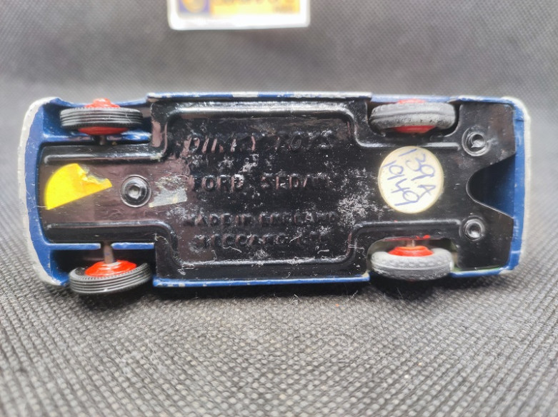 FORD FORDOR SEDAN - DINKY TOYS GB - N° 139A - 1/43 | Ford Fordor Sedan - 139A |