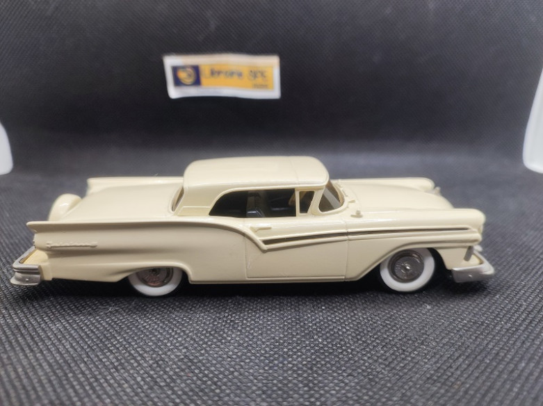 FORD FAIRLANE SKYLINER 1957 - BROOKLIN - N° BRK 35 - 1/43 | Ford Fairlane Skyliner de 1957 - BRK 35 |