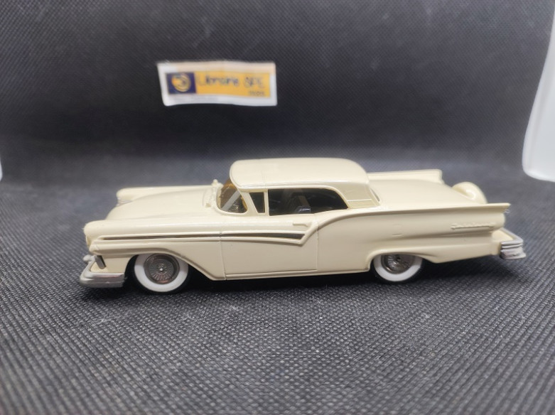 FORD FAIRLANE SKYLINER 1957 - BROOKLIN - N° BRK 35 - 1/43 | Ford Fairlane Skyliner de 1957 - BRK 35 |
