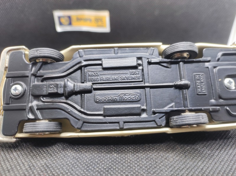 FORD FAIRLANE SKYLINER 1957 - BROOKLIN - N° BRK 35 - 1/43 | Ford Fairlane Skyliner de 1957 - BRK 35 |