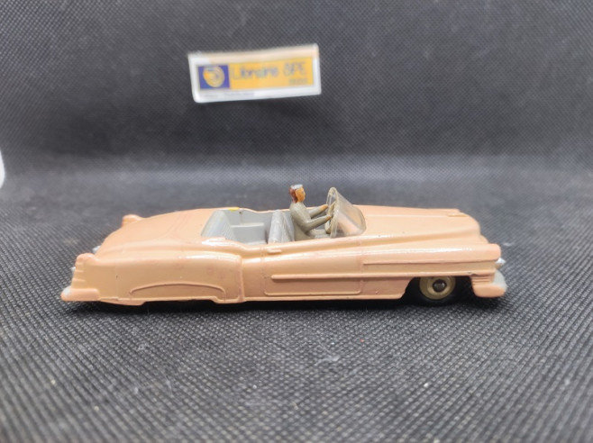 CADILLAC ELDORADO CABRIOLET - DINKY TOYS GB - N° 131 - 1/43 | Cadillac Eldorado Cabriolet - 131 |