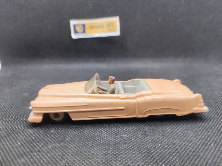 CADILLAC ELDORADO CABRIOLET - DINKY TOYS GB - N° 131 - 1/43 | Cadillac Eldorado Cabriolet - 131 |