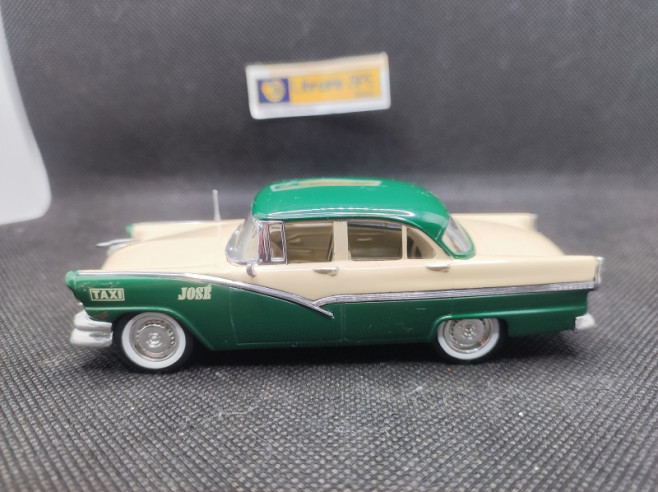 FORD FAIRLANE "TAXI LA HAVANE" 1956 - ALTAYA - N° 6 - 1/43 | Ford Fairlane "Taxi La Havane" de 1956 - 6 |