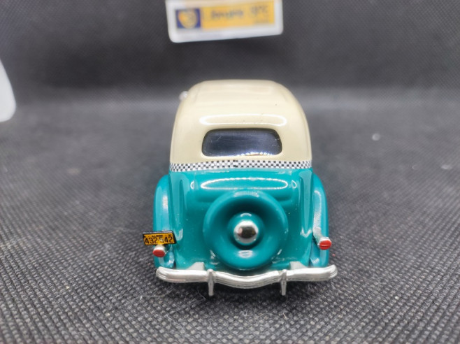 FORD V8 TAXI CHICAGO 1936 - ALTAYA - N° 15 - 1/43 | Ford V8 Taxi Chicago de 1936 - 15 |