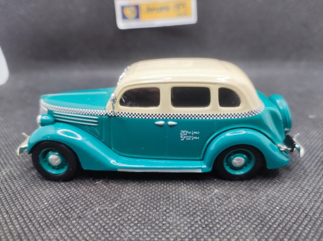 FORD V8 TAXI CHICAGO 1936 - ALTAYA - N° 15 - 1/43 | Ford V8 Taxi Chicago de 1936 - 15 |