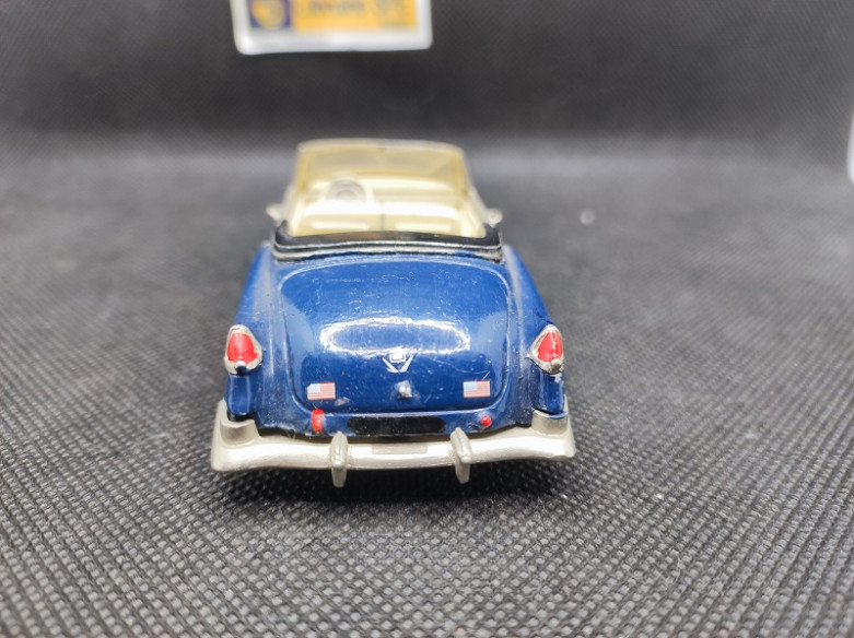 CADILLAC SEDAN COUPEE 1950 - AMR - N° 4 - 1/43 | Cadillac Sedan Coupée de 1950 - 4 |