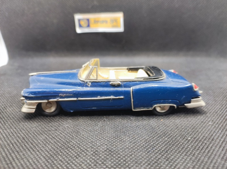 CADILLAC SEDAN COUPEE 1950 - AMR - N° 4 - 1/43 | Cadillac Sedan Coupée de 1950 - 4 |