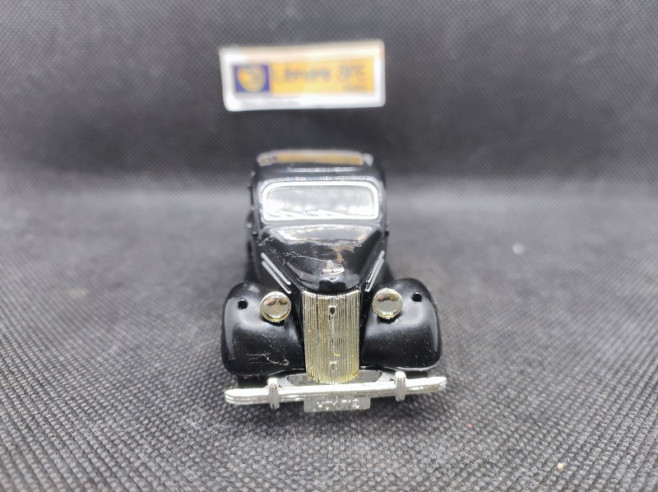 FORD V 8 PILOT 1950 NOIRE - DINKY MATCHBOX - N° DY 5 - 1/43 | Ford V8 Pilot noire de 1950 - DY 5 |