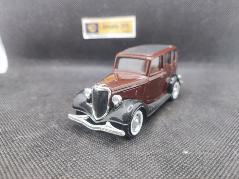 FORD V 8 CUSTOM 1936 - SOLIDO - N° 003 - 1/43 | Ford V8 Custom  de 1936 - 003 |