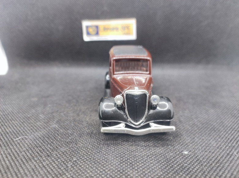 FORD V 8 CUSTOM 1936 - SOLIDO - N° 003 - 1/43 | Ford V8 Custom  de 1936 - 003 |