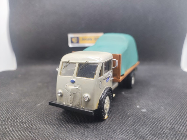 CAMION FORD F 698W PLATEAU - MINITRUCKS - N° 179 - 1/50 | Camion Ford F 698W Plateau - 179 |