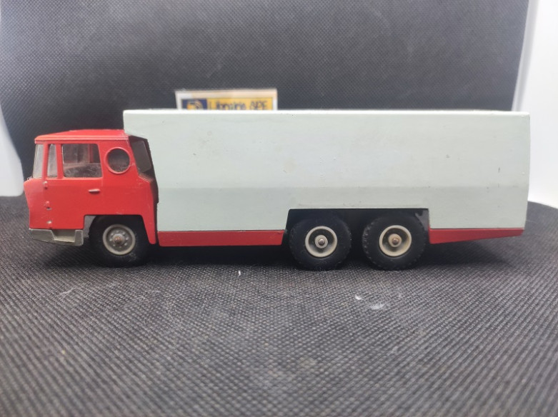 CAMION BERNARD FOURGON FRIGORIFIQUE - SOLIDO - N° 304 - 1/50 | Camion Bernard Charbonneaux Fourgon Frigorifique - 304 |