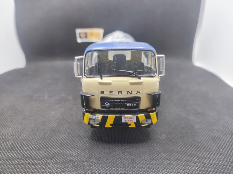 CAMION BERNA D330 CITERNE LAIT 1973 - IXO - N° 79 - 1/43 | Camion Berna D330 Citerne Lait de 1973 -  79 |