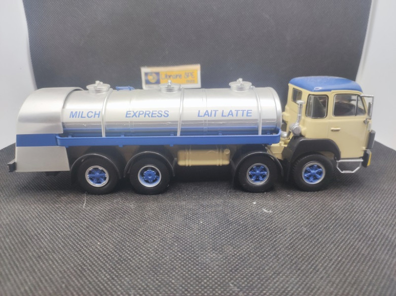 CAMION BERNA D330 CITERNE LAIT 1973 - IXO - N° 79 - 1/43 | Camion Berna D330 Citerne Lait de 1973 -  79 |