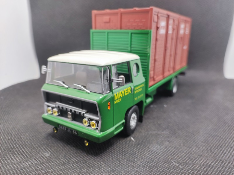 CAMION BERNARD 19 DA "TRANSPORTS MAYER" 1961 - IXO - N° 24 - 1/43 | Camion Bernard 19 DA " Mayer" de 1961 - 24 |