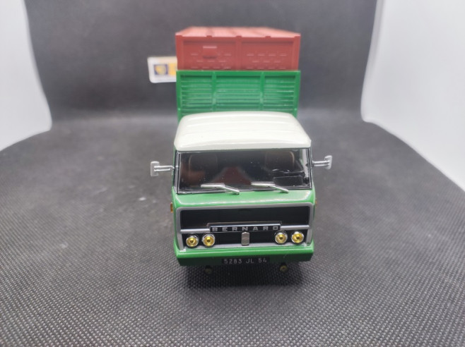 CAMION BERNARD 19 DA "TRANSPORTS MAYER" 1961 - IXO - N° 24 - 1/43 | Camion Bernard 19 DA " Mayer" de 1961 - 24 |