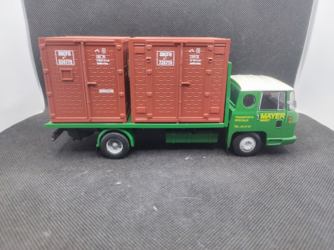 CAMION BERNARD 19 DA "TRANSPORTS MAYER" 1961 - IXO - N° 24 - 1/43 | Camion Bernard 19 DA " Mayer" de 1961 - 24 |