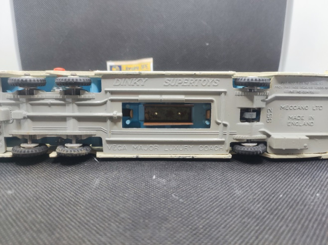 VEGA MAJOR LUXURY COACH - DINKY TOYS GB - N° 952 - 1/43 | Vega Major Luxury Coach - 952 |