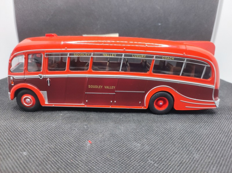 AEC REGAL 3 DORSAL FIN - IXO - N° 16 - 1/43 | AEC Regal 3 Dorsal Fin - 19 |