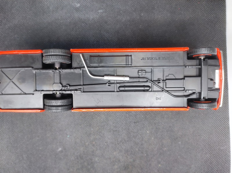 AEC REGAL 3 DORSAL FIN - IXO - N° 16 - 1/43 | AEC Regal 3 Dorsal Fin - 19 |