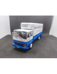 CAMION BERLIET GR 260 "STENVAL FROMAGE FRAIS" 1974 - IXO - N° 22 - 1/43 | Camion Berliet GR 260 "Stenval Fromage Frais" de 19...