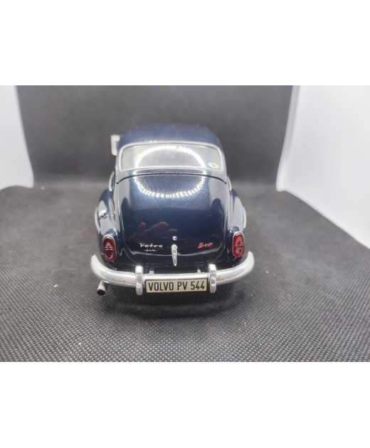 VOLVO PV 544 1962 - REVELL - N° 8886 - 1/18 | Volvo PV 544 de 1962 - 8886 |