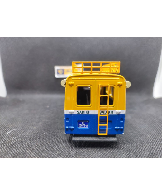 RENAULT GOELETTE TAXI DAKAR 1975 - IXO - N° 81 - 1/43 | Renault Goelette taxi Dakar de 1975 - 81 |